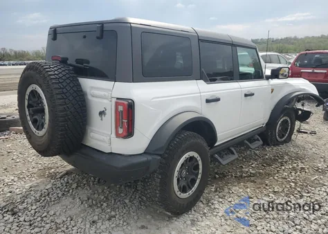 2022 Ford Bronco Base z USA, uszkodzony, nr VIN 1FMEE5DH4NLB15044